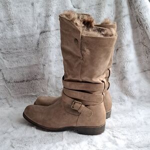 Just FAB taupe Color fur calf winter fall Snow vacation buckle boots. Size 8.